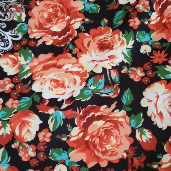 Boston Proper Mirrored Vase Skirt. Floral Pencil - Picture 12 of 13